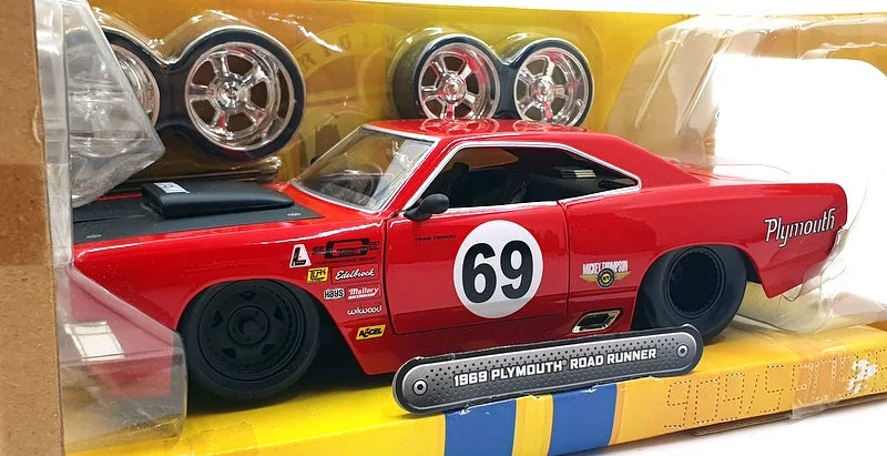 Jada 1/24 Scale Diecast 90058 - 1969 Plymouth Road Runner - Red