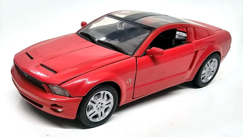 Motor Max 1/24 scale Diecast 2724G - 2004 Ford Mustang GT Concept - Red