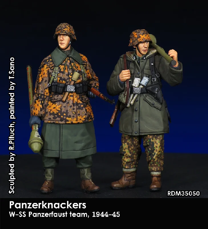 RADO WW2 W-SS Panzerfausts team, 1944/45 (two figures)