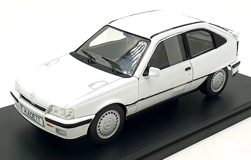 Whitebox 1/24 Scale WB124221-O - Opel Kadett E Gsi -White