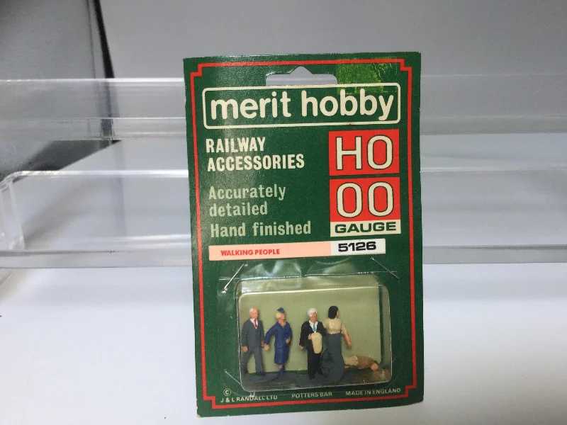Merit 5126 OO Gauge Walking People Figures