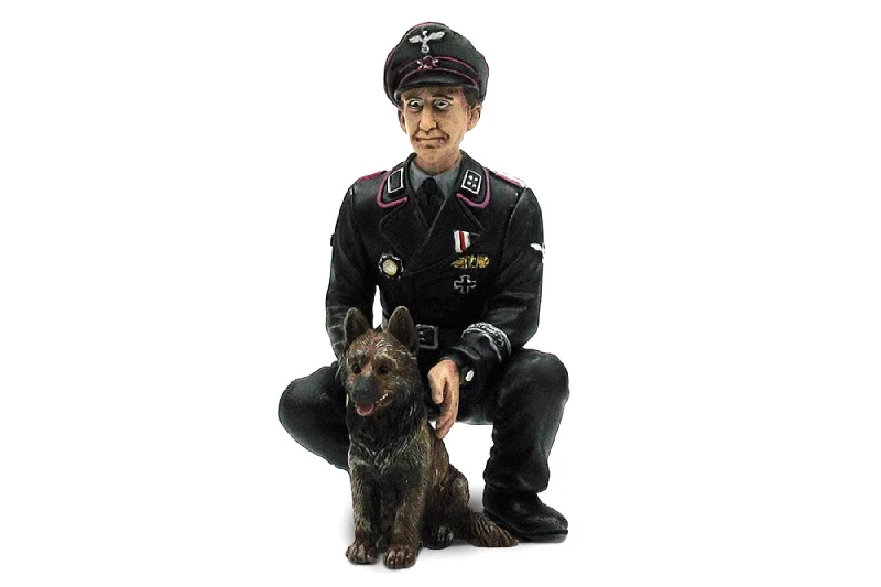 Torro 1/16 Scale Figure Colonel Otto Paetsch with Dog
